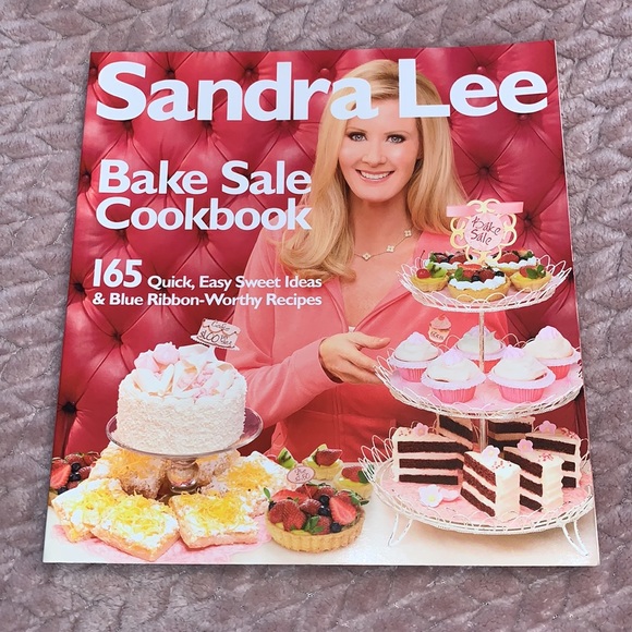 Bake Sale Cookbook by Sandra Lee - Picture 1 of 8